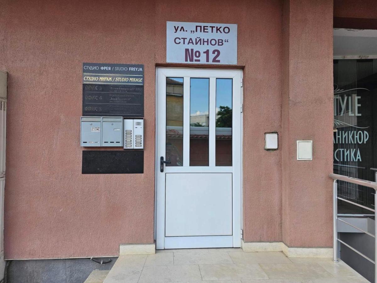 Studio Mirage Kazanlŭk Esterno foto